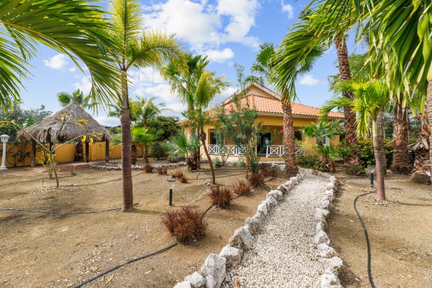 Ruime vrijstaande 3-slaapkamer woning te huur in Jan Thiel op resort