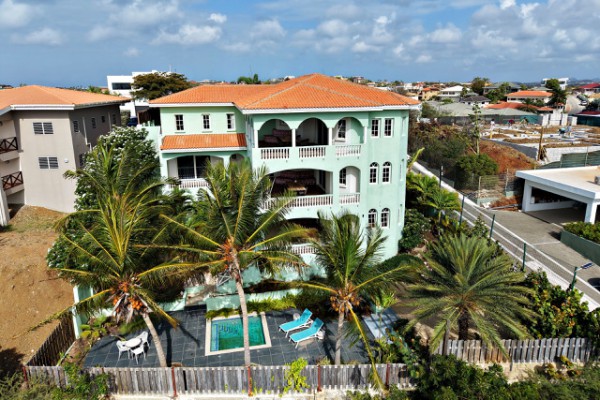 The Ambassador | An operating resort in Brakkeput Abao