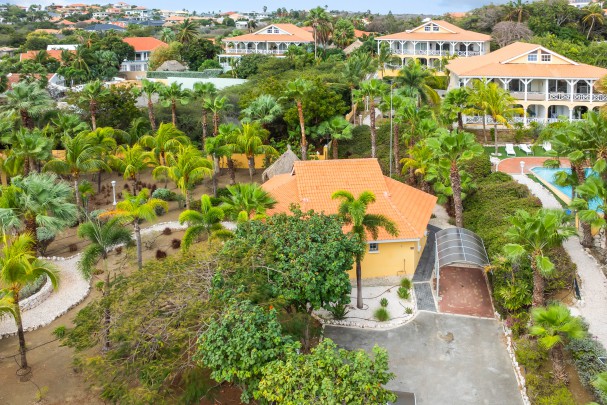 Luxury detached 3-bedroom home for rent in Jan Thiel on a resort