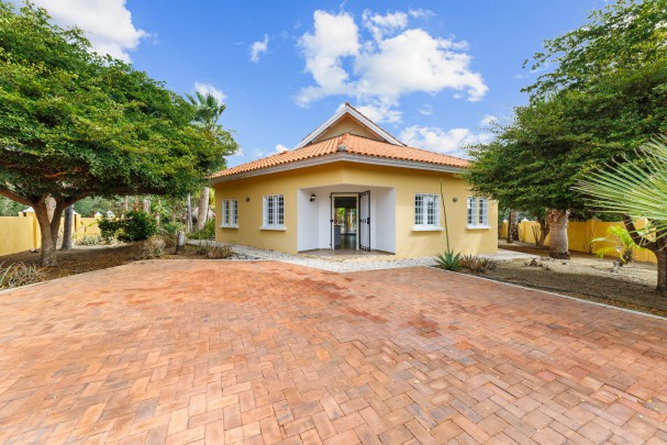 Ruime vrijstaande 3-slaapkamer woning te huur in Jan Thiel op resort