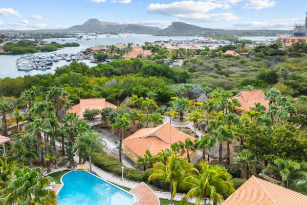 Luxe vrijstaande 3-slaapkamer woning te huur in Jan Thiel op resort
