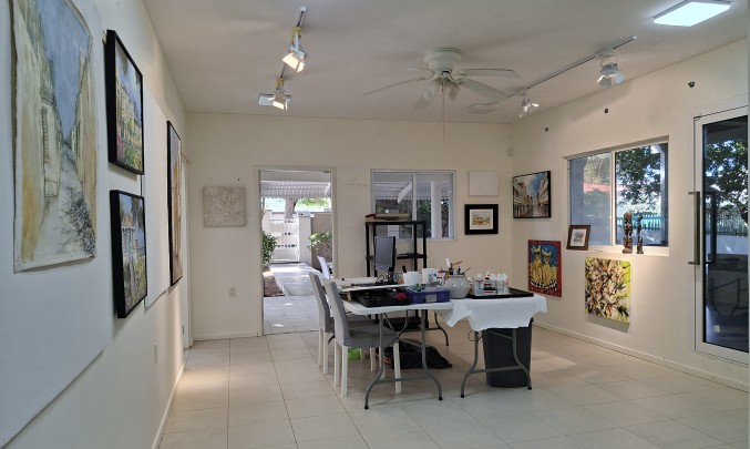 Cas Coraweg 131 &ndash; Multifunctional Property in a Central Location