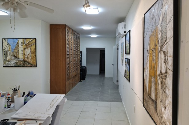 Cas Coraweg 131 &ndash; Multifunctional Property in a Central Location