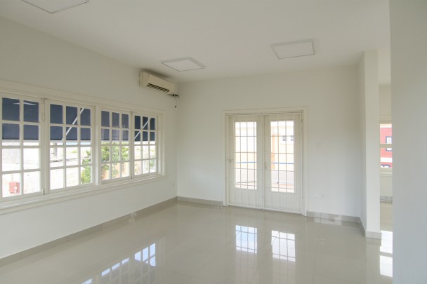 Centrally located, fully renovated office floor on Penstraat