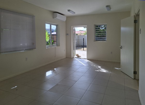 Cas Coraweg 131 &ndash; Multifunctional Property in a Central Location