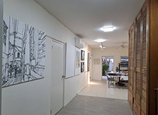 Cas Coraweg 131 &ndash; Multifunctional Property in a Central Location