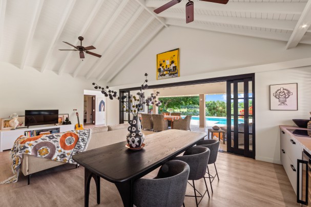 Blue Bay &ndash; Tropische villa met prachtig uitzicht 