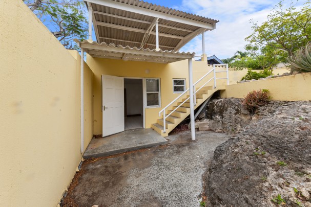 Spacious home with ocean view in central location near Mambo Beach