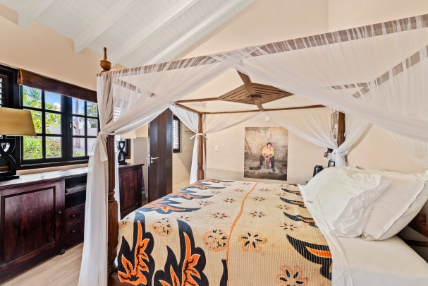 Blue Bay &ndash; Tropische villa met prachtig uitzicht 