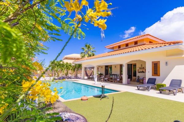 Blue Bay - Luxury, tropical home with pool and golf course views