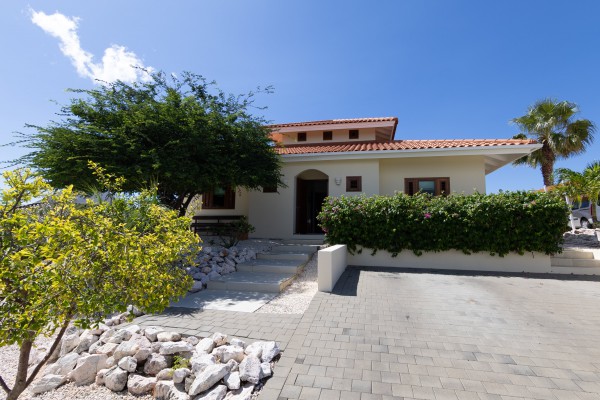 Blue Bay - Luxury, tropical home with pool and golf course views