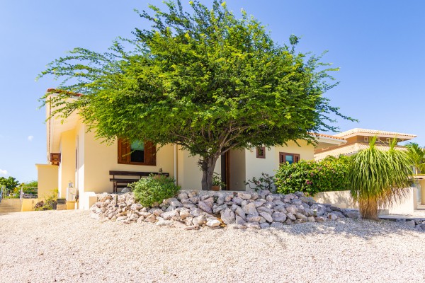 Blue Bay - Luxury, tropical home with pool and golf course views
