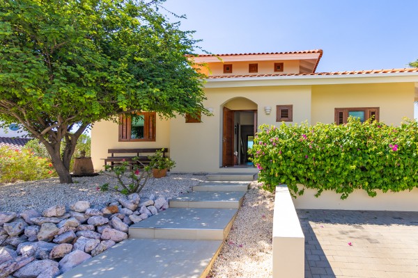 Blue Bay - Luxury, tropical home with pool and golf course views