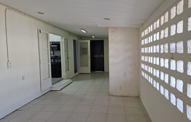 Cas Coraweg 131 &ndash; Multifunctional Property in a Central Location