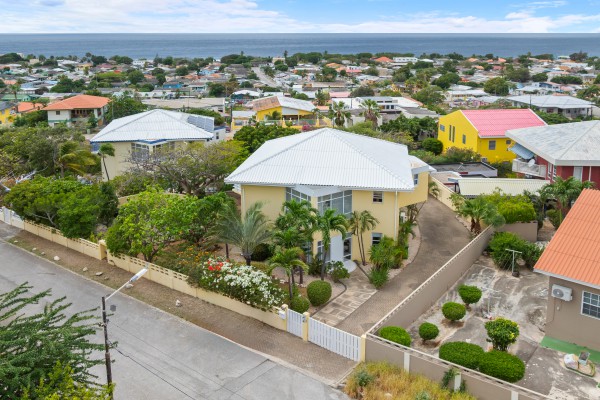  Ruime woning met zeezicht op centrale locatie nabij Mambo Beach