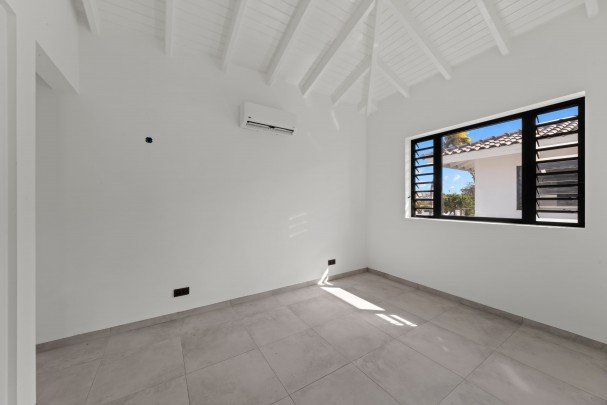 The Bank &ndash; Luxury Unfurnished 2-Bedroom Apartment for Rent