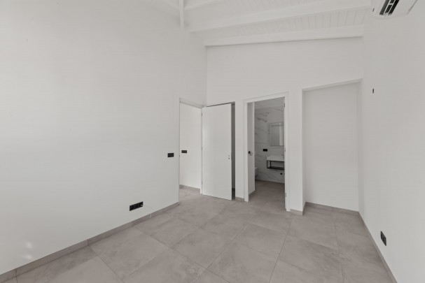 The Bank &ndash; Luxury Unfurnished 2-Bedroom Apartment for Rent