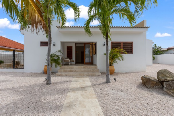 Julianadorp - Modern renovated detached villa with swimming pool