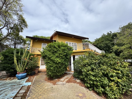Spacious 4-Bedroom Home with Rooftop Terrace and Garden