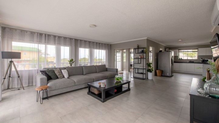 Rooi Catootje – Spacious 2-Bedroom Apartment for Rent