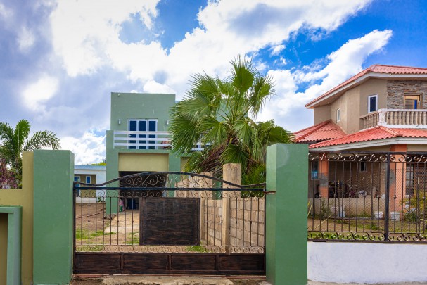Lovely 4-Bedroom House with new Apartment in Tranquil Barber, Curaçao