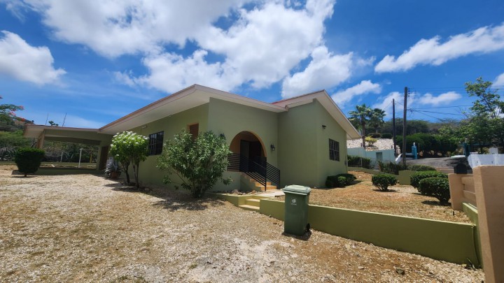 Elevated 4-Bedroom Home in Rooi Santu with Ocean Views