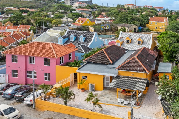 Fully operational student housing complex with 30 rooms for sale