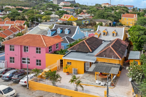 Fully operational student housing complex with 30 rooms for sale