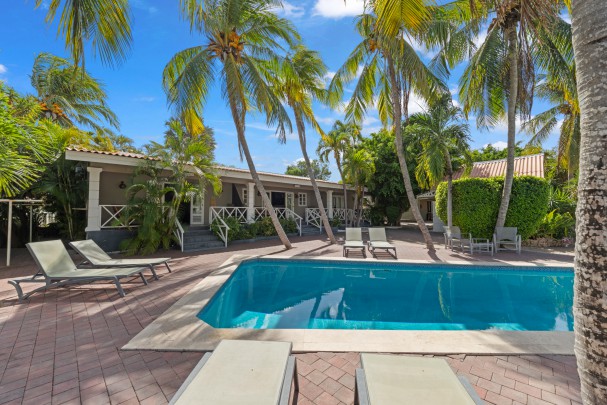 Mahaai - Apartment Complex with Pool and Rental Income