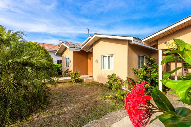 Knusse Gemeubileerde 3-Slaapkamer Villa in Sunset Heights Curaçao