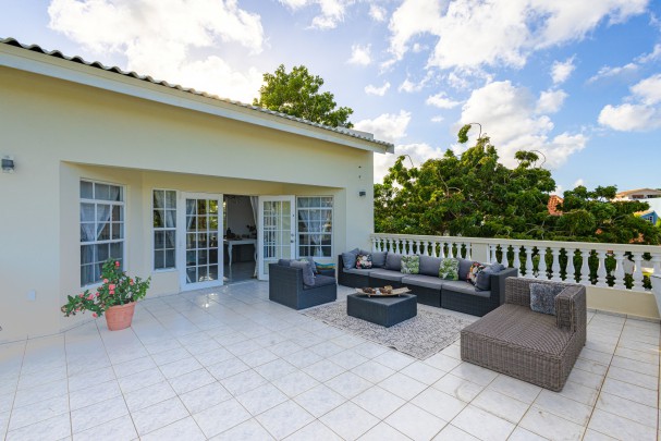 Lovely Fully Furnished Apartment with Panoramic Terrace &ndash; Sun Valley