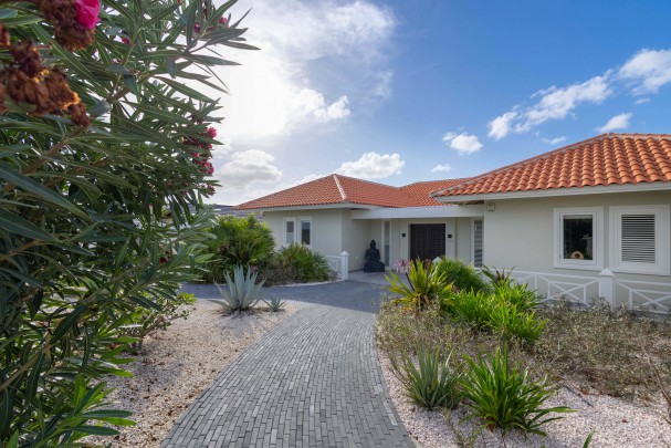 Blue Bay &ndash;  Exclusive Villa with Panoramic Sea & Golf Views
