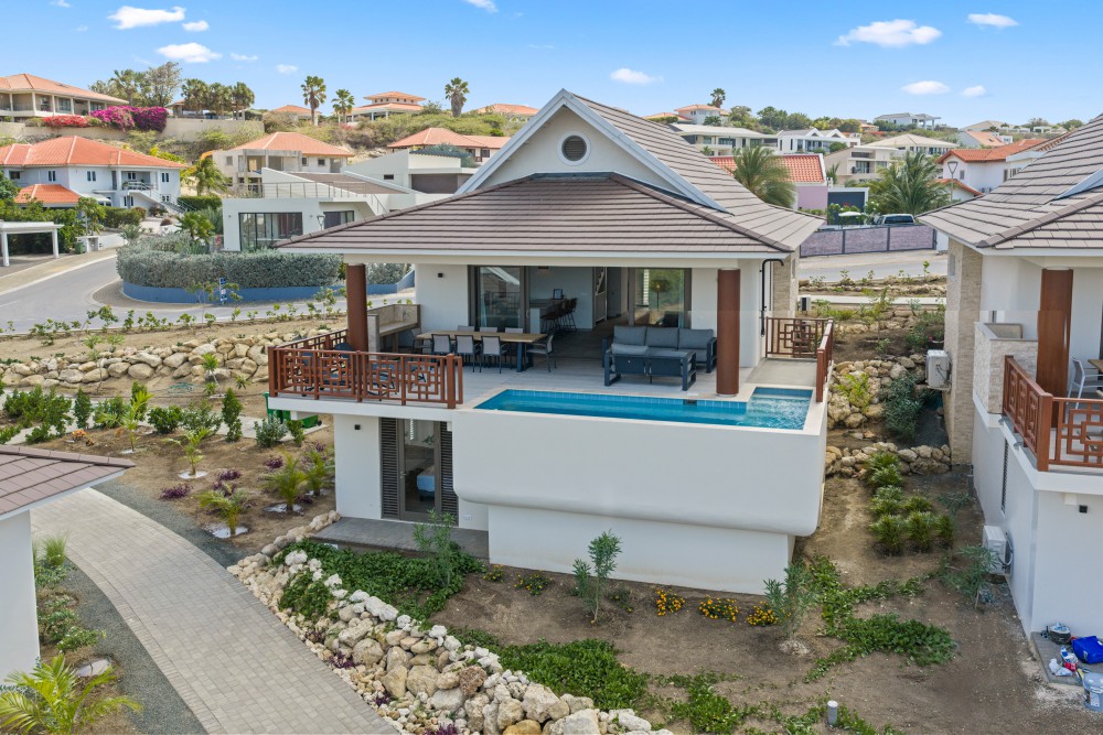 RE/MAX real estate, Curacao, Blue Bay, Newly built 4-bedroom villa with great ROI on golf resort