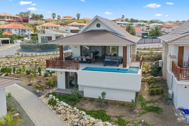 Newly built 4-bedroom villa with great ROI on golf resort
