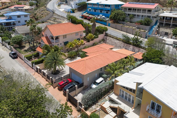 Sun Valley - Modern Detached Home with Garage on Spacious Lot
