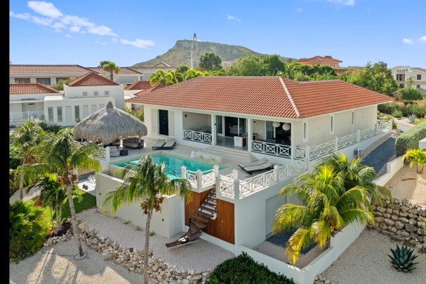 Blue Bay – Exclusive villa met adembenemend uitzicht  