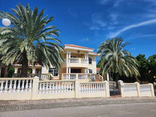 Zuurzak - Centrally located Villa for sale Curacao safe neighborhood