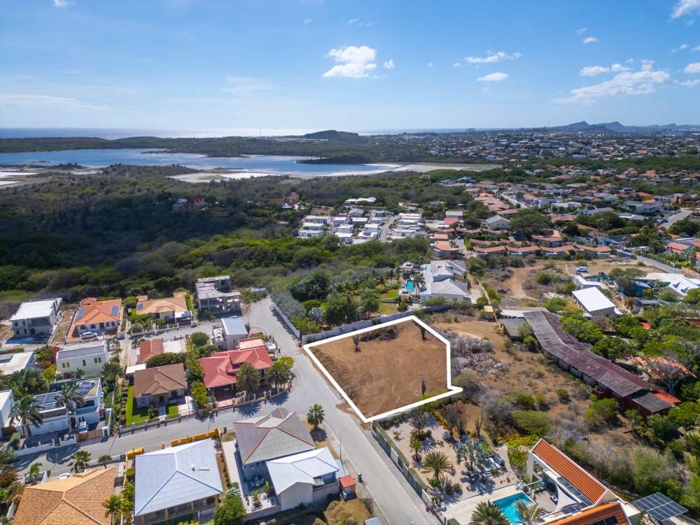 Elevated 1,711 m² Lot in Damasco Resort