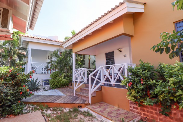 Villa with rental options and pool for sale in Jan Thiel Curaçao