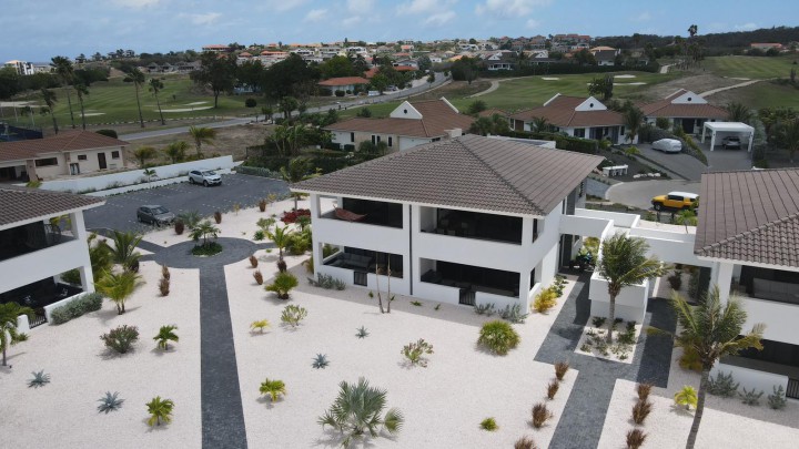 Blue Bay J sectie – Luxury Apartment with Pool & Garden