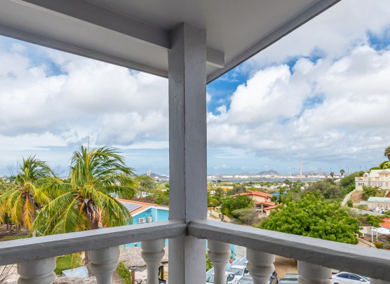 Rooi Catootje – Spacious 2-Bedroom Apartment for Rent