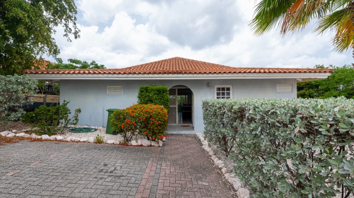 Furnished and move-in ready bungalow – Blue Bay Resort