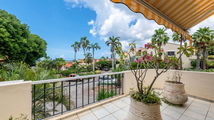 Royal Palm – Ruim appartement met zeezicht en balkon