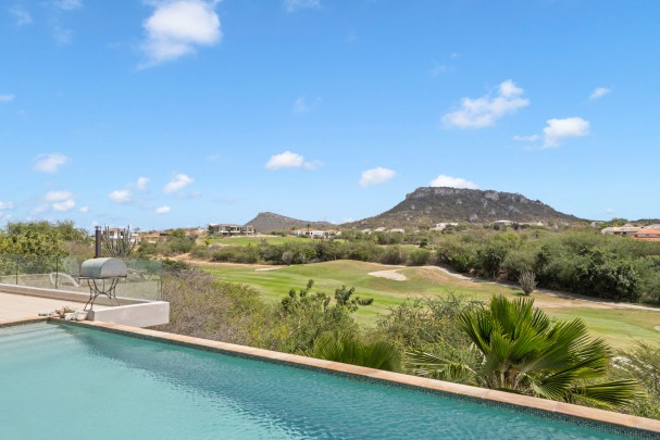 Blue Bay BO 4 &ndash; Elegant villa with unique views over the golf course