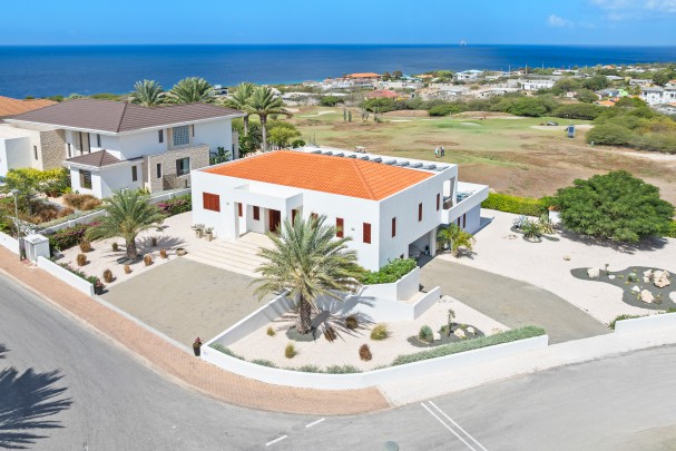 Blue Bay – Ruime en duurzame villa met spectaculair uitzicht.