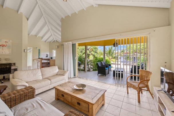Montaña - Recompensa Park Detached 2-Bedroom Bungalow with Studio