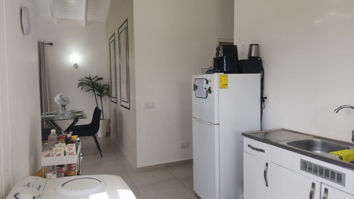 Comfortabele moderne woning met twee slaapkamers en tuinruimte