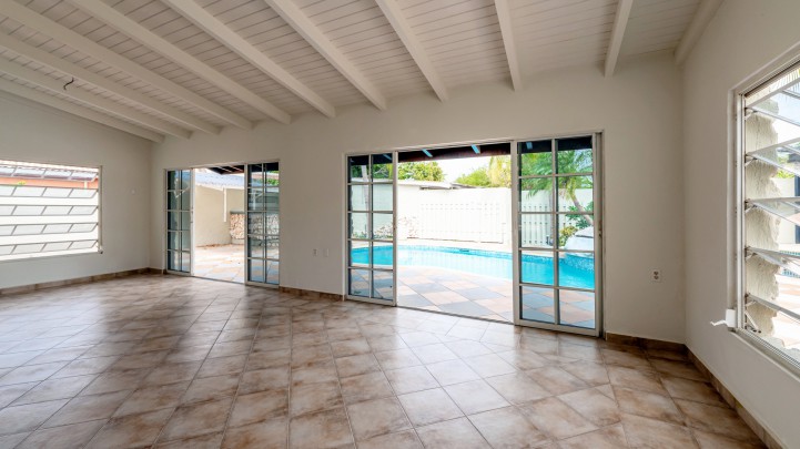 Ruime 4-slaapkamer villa met zwembad in Jan Doret
