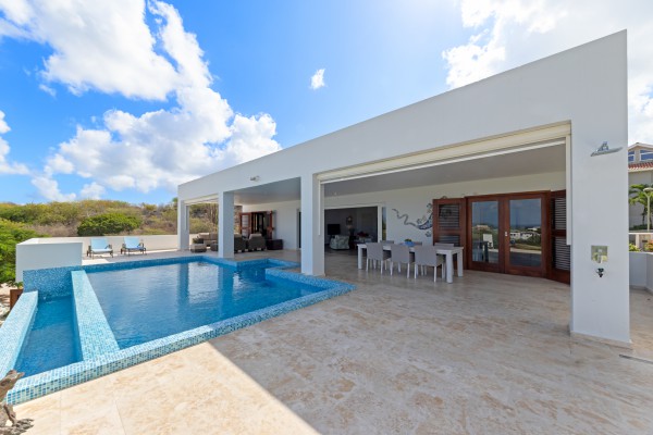 Luxury Blue Bay villa with sea view, pool & guest apartment