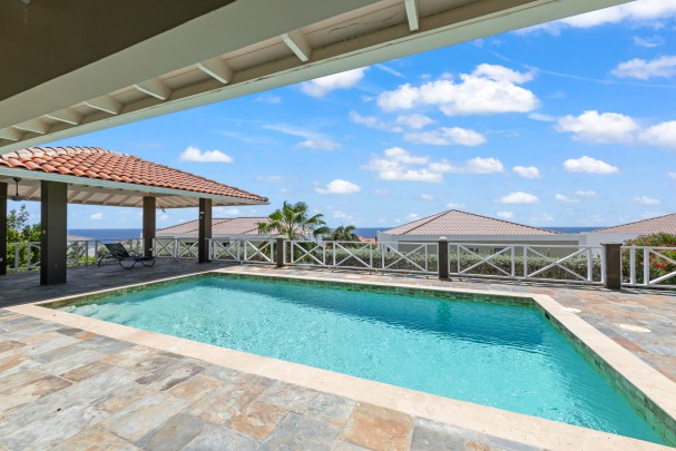 Blue Bay BB-39 – Spacious Villa with Pool and Sea View